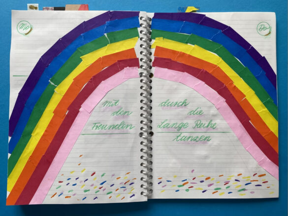 ein grosser Regenbogen mit Konfetti als gezeichnete Collage in einem selbst gestalteten aufgeschlagenen Kalender