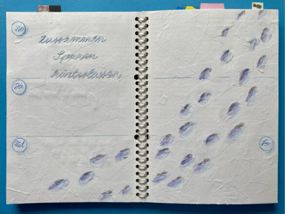Spuren im Schnee als Illustration bzw gezeichnete Collage in einem selbst gestalteten aufgeschlagenen Kalender