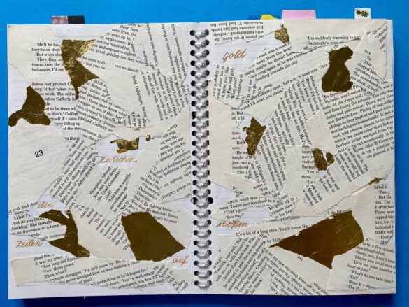 Abstrakte Komposition aus Text ausrissen und Blattgold als Illustration bzw gezeichnete Collage in einem selbst gestalteten aufgeschlagenen Kalender