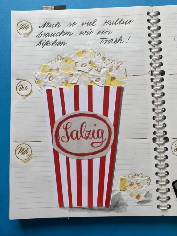Eine Popcorn Tüte als gezeichnete Collage in einem selbst gestalteten aufgeschlagenen Kalender