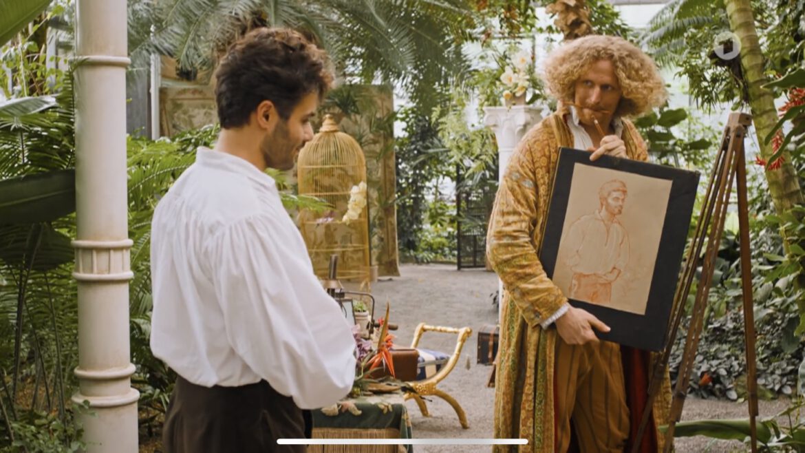 historische Szene. ein Maler präsentiert einem mann in weissem Hemd eine portrait Zeichnung
