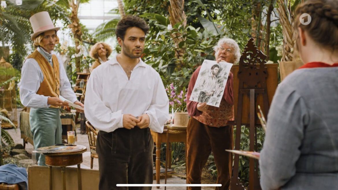 historische Szene. ein Maler präsentiert einem mann in weissem Hemd eine portrait Zeichnung