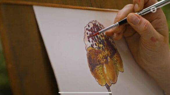 eine Frauenschuh Orchidee wird mit Pinsel und Farbe gemalt