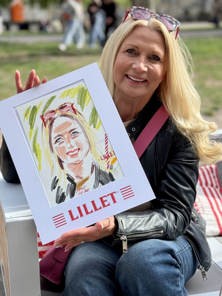 Gäste des Lillet Bistro Events Berlin mit einer Portraitzeichnung von Felix Scholz