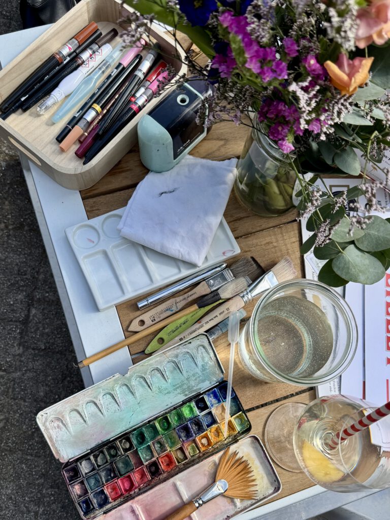 Live Event Illustration: Tisch mit Malutensilien