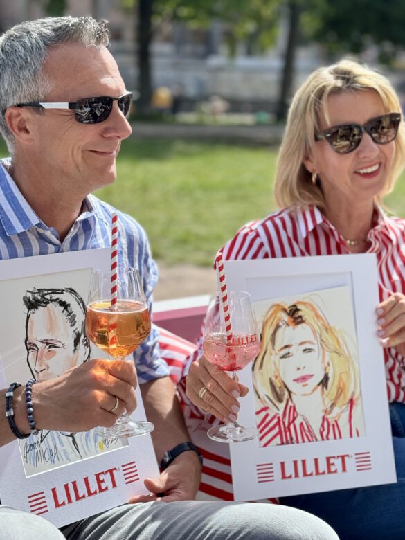 Gäste des Lillet Bistro Events Berlin mit einer Portraitzeichnung von Felix Scholz
