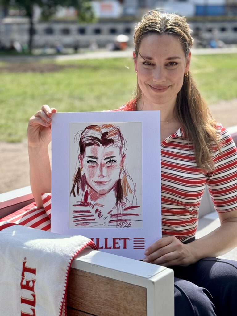 Gäste des Lillet Bistro Events Berlin mit einer Portraitzeichnung von Felix Scholz